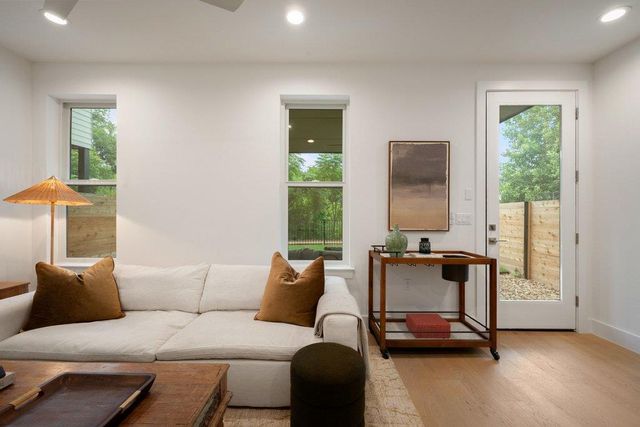 900 S 2nd ST 3, Austin, TX 78704