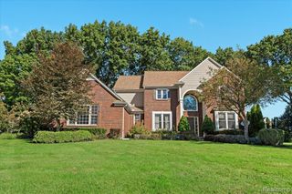 13802 Forest Ridge Circle, South Lyon, MI 48178