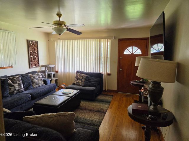 9721 Caven Ave, Louisville, KY 40229