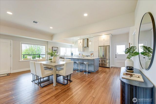 3228 57th Avenue SW, Seattle, WA 98116