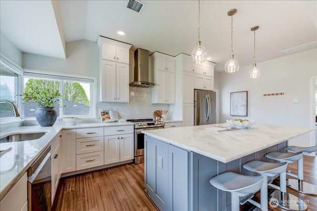 3228 57th Avenue SW, Seattle, WA 98116