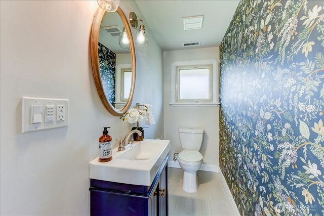 3228 57th Avenue SW, Seattle, WA 98116