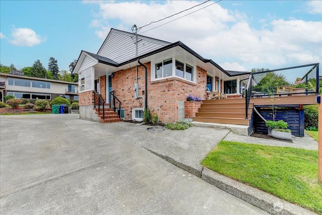 3228 57th Avenue SW, Seattle, WA 98116