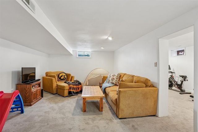 2670 Wisconsin Avenue, Des Moines, IA 50317