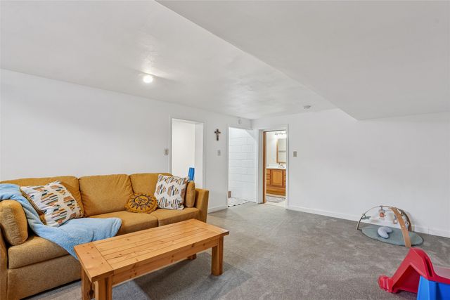 2670 Wisconsin Avenue, Des Moines, IA 50317