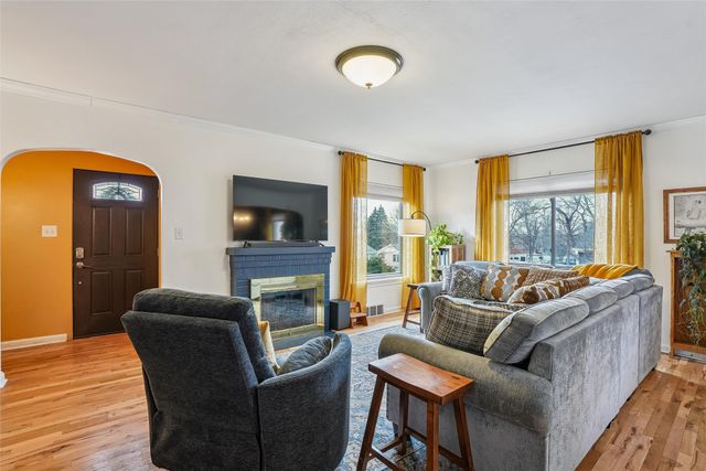 2670 Wisconsin Avenue, Des Moines, IA 50317