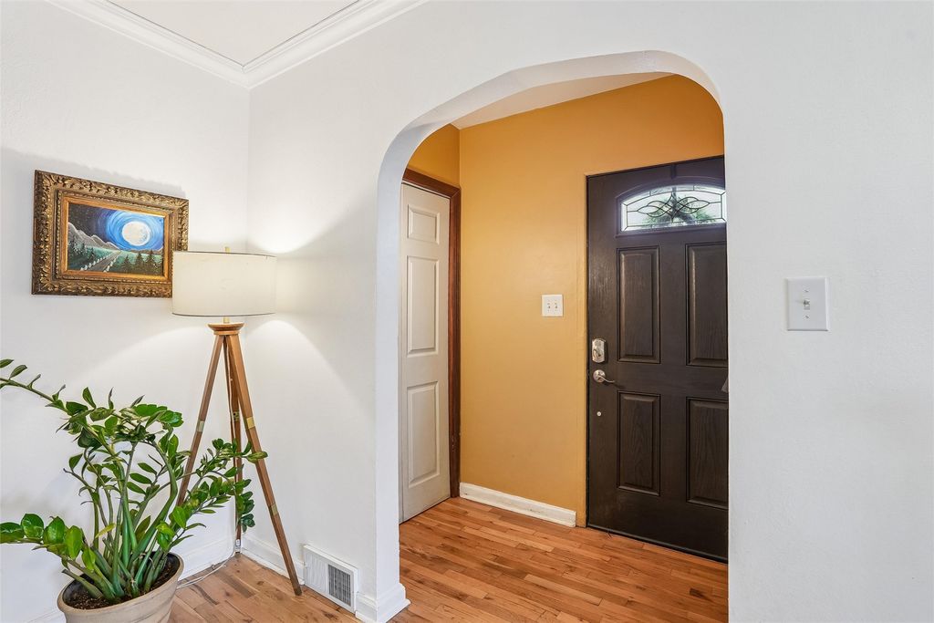 2670 Wisconsin Avenue, Des Moines, IA 50317