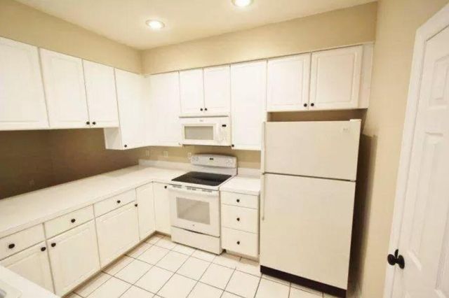 106 Oxford Drive, 6-4, Branson, MO 65616