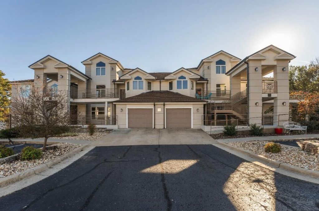 106 Oxford Drive, 6-4, Branson, MO 65616