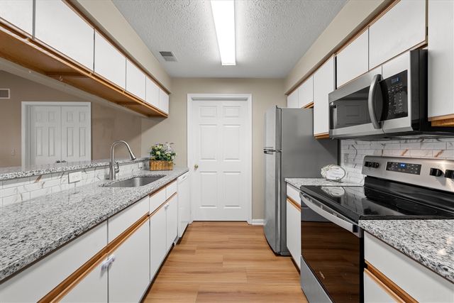 1755 Weatherstone Drive, Ann Arbor, MI 48108