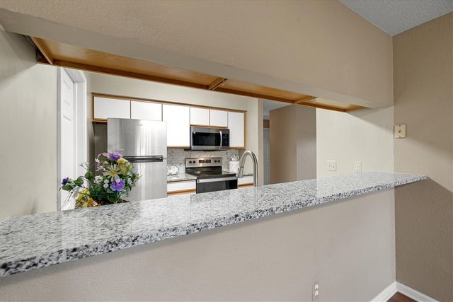 1755 Weatherstone Drive, Ann Arbor, MI 48108