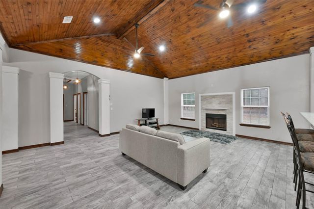 74 Percy Howard Road, Huntsville, TX 77320