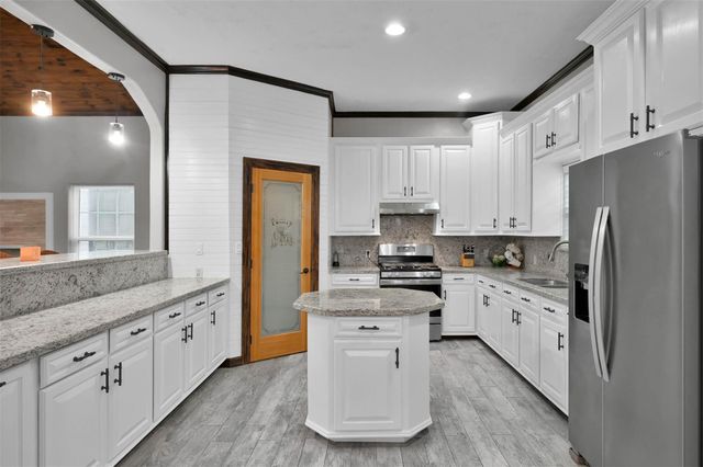 74 Percy Howard Road, Huntsville, TX 77320