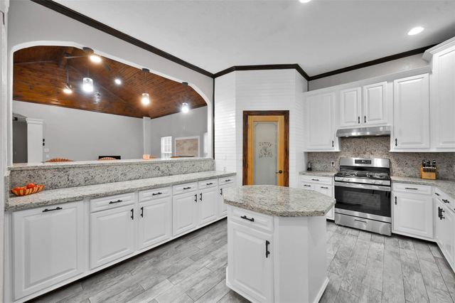 74 Percy Howard Road, Huntsville, TX 77320