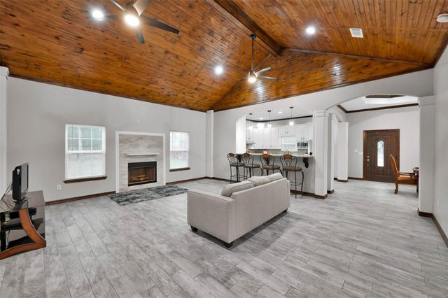 74 Percy Howard Road, Huntsville, TX 77320