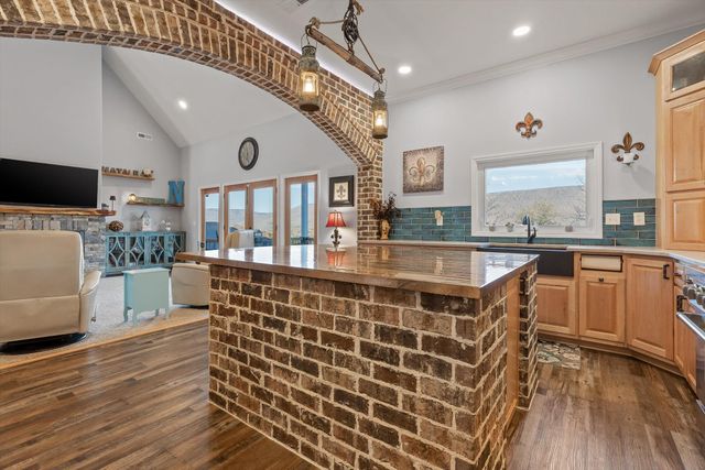 300 Skyhigh Drive, Dunlap, TN 37327