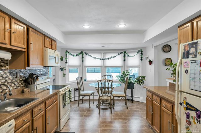 362 Easton Street, Ronkonkoma, NY 11779