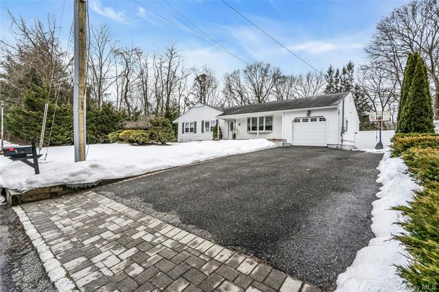 362 Easton Street, Ronkonkoma, NY 11779