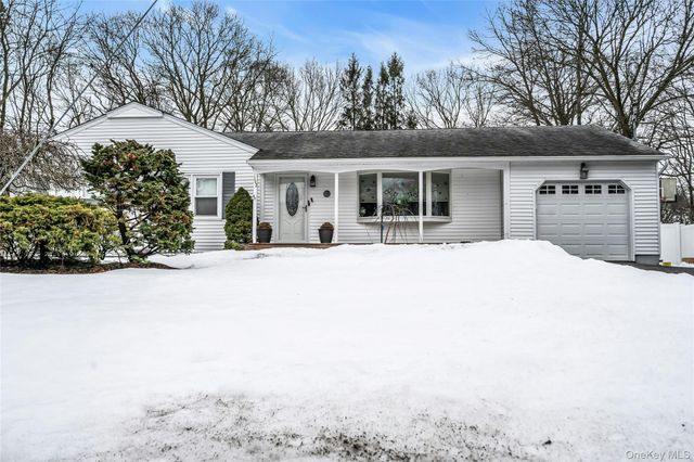 362 Easton Street, Ronkonkoma, NY 11779