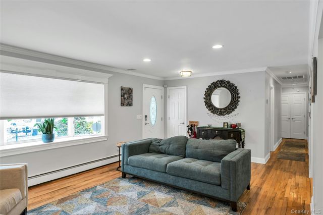 362 Easton Street, Ronkonkoma, NY 11779