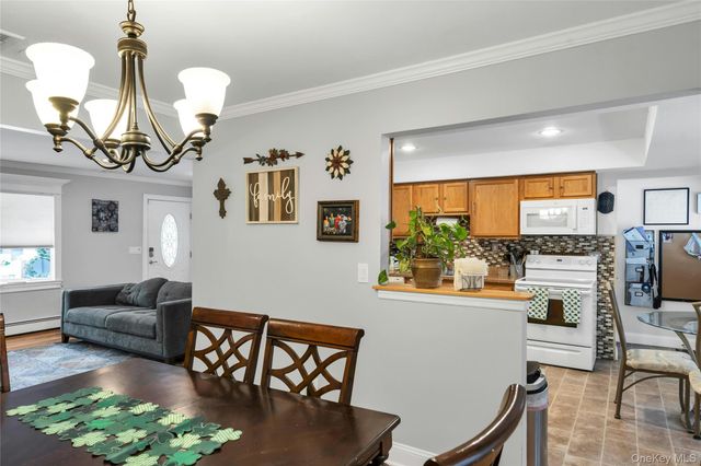 362 Easton Street, Ronkonkoma, NY 11779