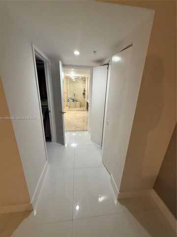 250 Sunny Isles Blvd TH-207, Sunny Isles Beach, FL 33160