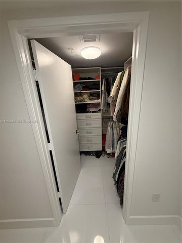 250 Sunny Isles Blvd TH-207, Sunny Isles Beach, FL 33160