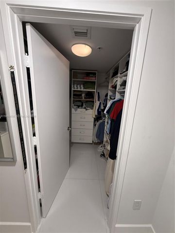 250 Sunny Isles Blvd TH-207, Sunny Isles Beach, FL 33160