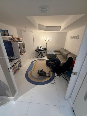 250 Sunny Isles Blvd TH-207, Sunny Isles Beach, FL 33160