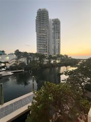 250 Sunny Isles Blvd TH-207, Sunny Isles Beach, FL 33160
