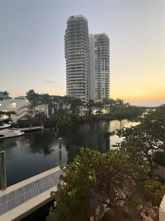250 Sunny Isles Blvd TH-207, Sunny Isles Beach, FL 33160