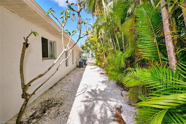 2201 SE 5th AVE, Cape Coral, FL 33990