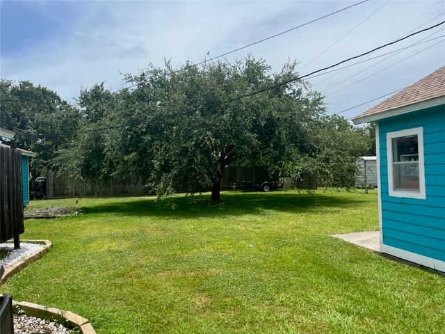 66 Redfish Dr, Rockport, TX 78382