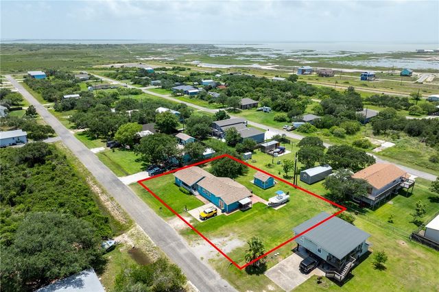 66 Redfish Dr, Rockport, TX 78382