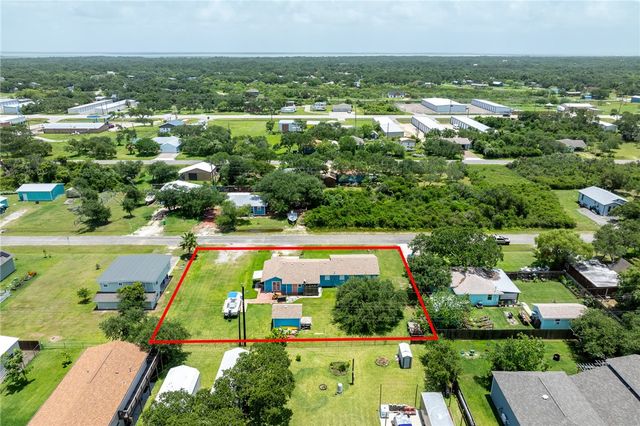 66 Redfish Dr, Rockport, TX 78382