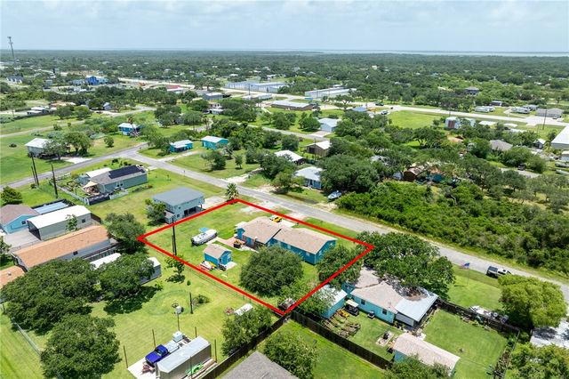 66 Redfish Dr, Rockport, TX 78382