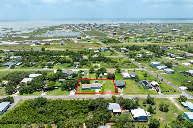 66 Redfish Dr, Rockport, TX 78382