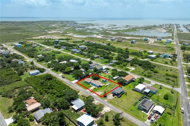 66 Redfish Dr, Rockport, TX 78382