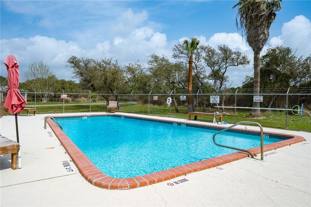 66 Redfish Dr, Rockport, TX 78382