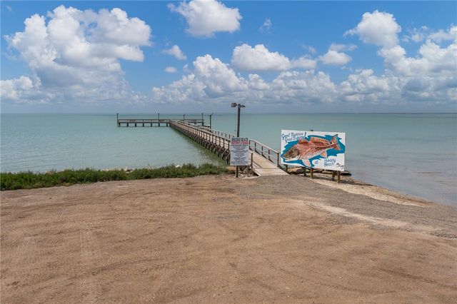 66 Redfish Dr, Rockport, TX 78382