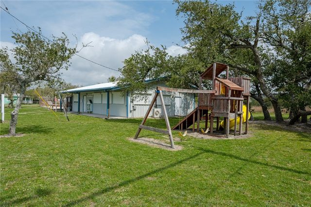 66 Redfish Dr, Rockport, TX 78382