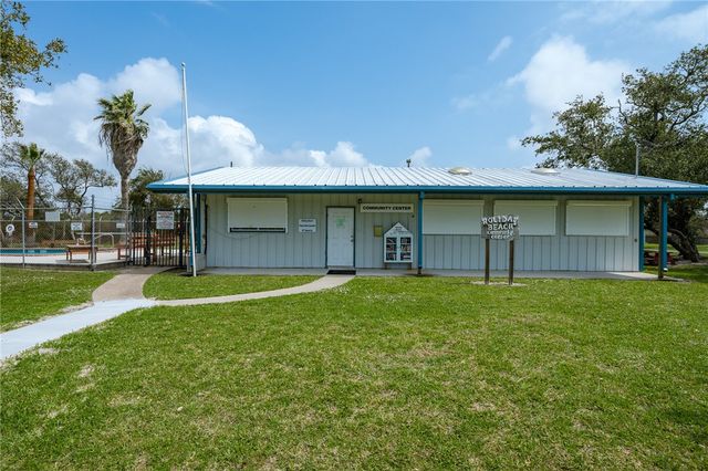 66 Redfish Dr, Rockport, TX 78382