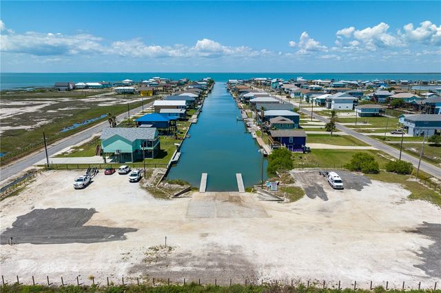 66 Redfish Dr, Rockport, TX 78382