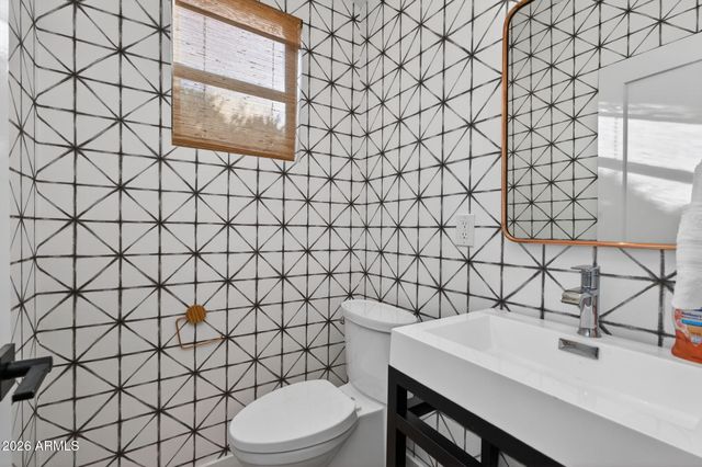 4842 E FAIRMOUNT Avenue, Phoenix, AZ 85018