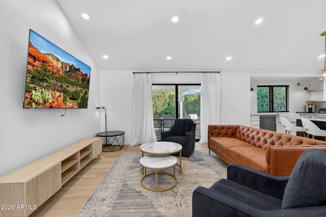 4842 E FAIRMOUNT Avenue, Phoenix, AZ 85018