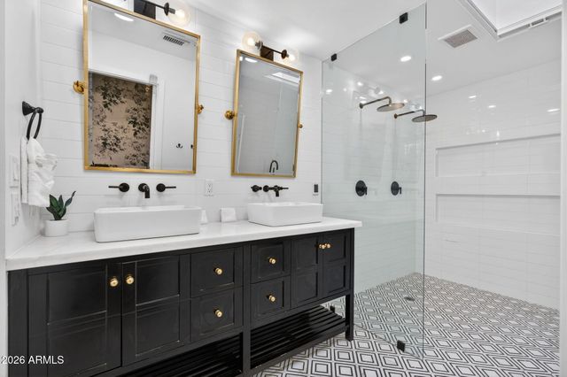 4842 E FAIRMOUNT Avenue, Phoenix, AZ 85018