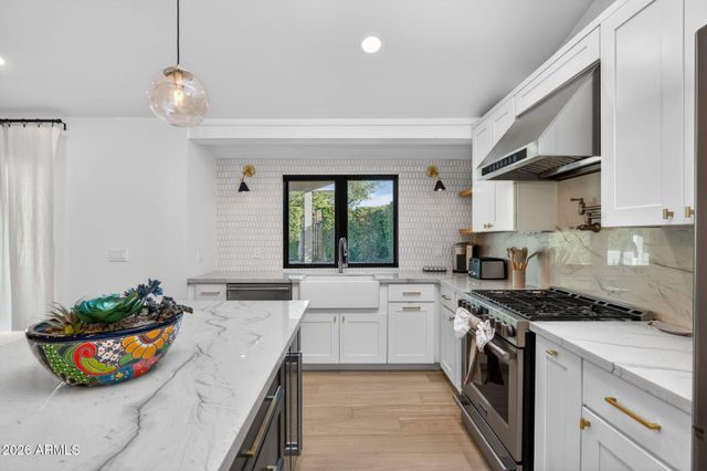 4842 E FAIRMOUNT Avenue, Phoenix, AZ 85018