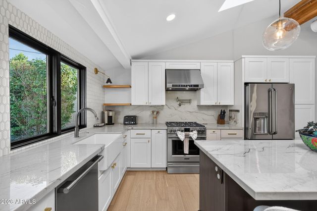 4842 E FAIRMOUNT Avenue, Phoenix, AZ 85018