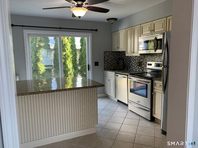 498 Naugatuck Avenue C, Milford, CT 06460