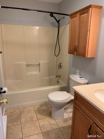 498 Naugatuck Avenue C, Milford, CT 06460